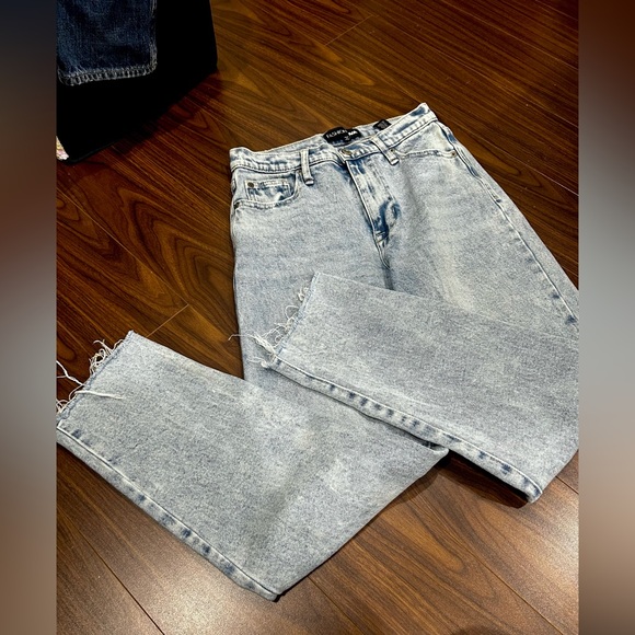 Fashion nova took him by surprise boyfriend jeans size 27 - Picture 2 of 2